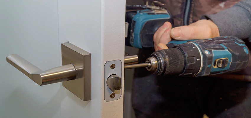 Broken Door Handle Lock Repair in North Lauderdale, Florida